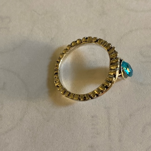 Small ring with a blue gem. Costumes jewelry for cosplay and theater - Picture 5 of 7
